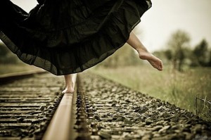 leg,balance,girl,railroad,women,feet-45b4c38a8a3784f8f4f25e3a1d1ff4c9_h